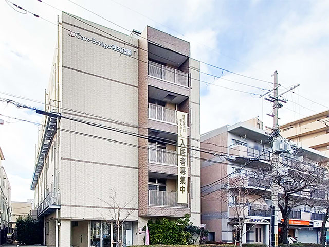 住宅型有料老人ホーム内ケア・ブリッジ河内花園にて夜勤ヘルパー 東大阪 求人