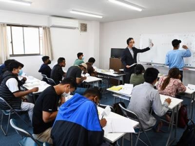 日本語学校で留学生に日本語を教える仕事です 東大阪 求人