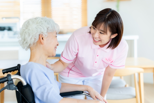 未経験の方でも丁寧に指導します！介護職員の募集 東大阪 求人