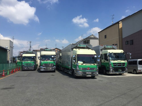 中型運転手（関東定期便）（ウィング車）の募集 東大阪 求人