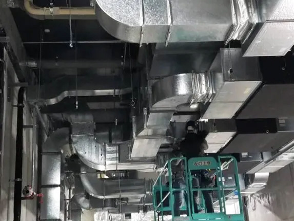 経験不問!空調、換気ダクトの工場内組立~取付作業 東大阪 求人