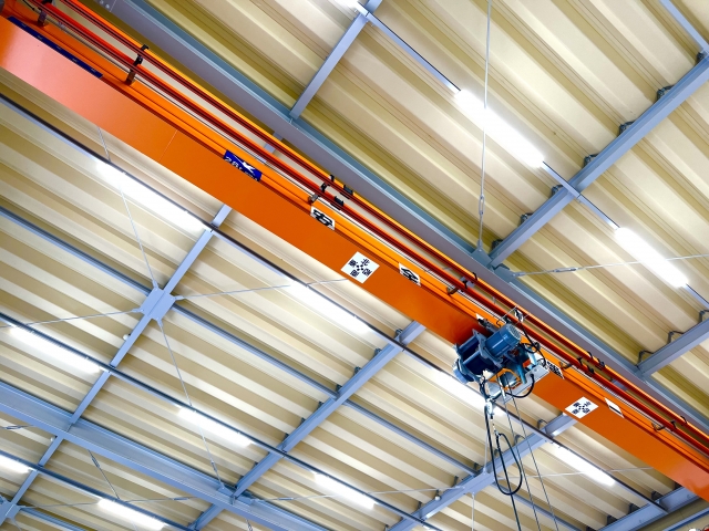 未経験者歓迎！半自動溶接機を使用し、クレーンの製造・組立など 東大阪 求人