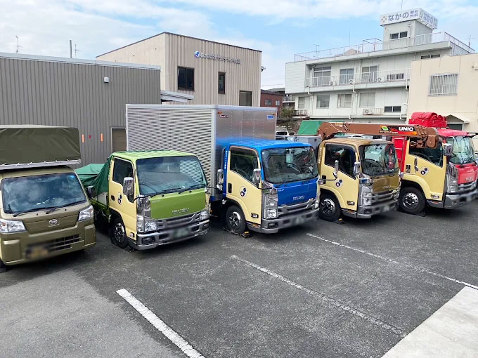 ６０歳以上のご応募も歓迎！２ｔトラックドライバー 東大阪 求人