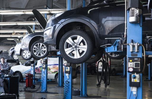 未経験者歓迎!自動車板金見習スタッフの募集 東大阪 求人