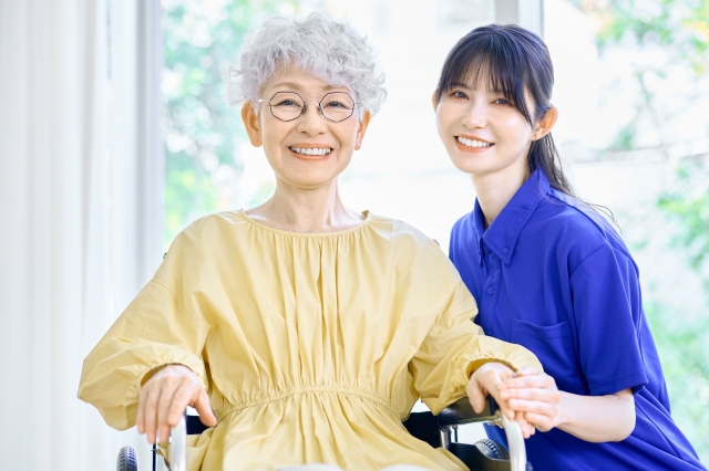 入浴介助、リハビリなどの介護職募集 東大阪 求人