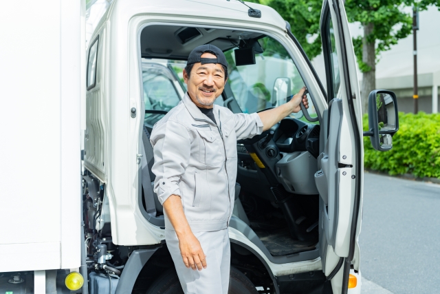 トラック乗務員（中型）大阪営業所の募集 東大阪 求人