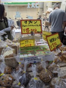 布施の商店街にある「Costco（コストコ）」の小売販売店です