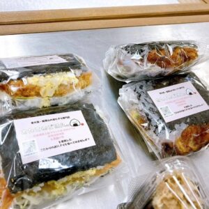 本日も「わくわく広場リノアス八尾店」におにぎり並べています🍙🍙🍙