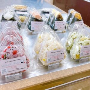 本日も「わくわく広場リノアス八尾店」におにぎり並べています🍙🍙🍙🍙