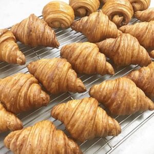 寝不足の土曜日ですがブランチにクロワッサン🥐でパリ〜な休日いかがでしょう😊