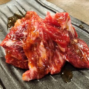 今日はめっちゃ気になっていた八戸ノ里にある｢肉丸｣さんにお邪魔しました。