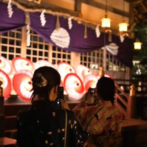 ＼枚岡神社が幻想的な空間に/