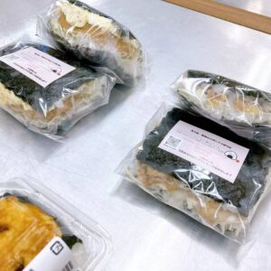 本日もわくわく広場リノアス八尾店におにぎりを並べております🍙