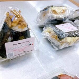 本日もわくわく広場リノアス八尾店におにぎりを並べております🍙