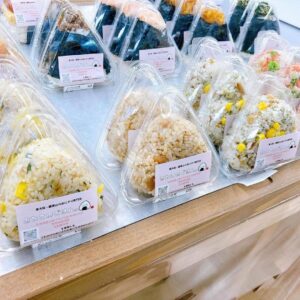 わくわく広場リノアス八尾店におにぎり並べています🍙