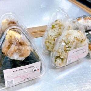 本日もわくわく広場リノアス八尾店におにぎりを並べております🍙