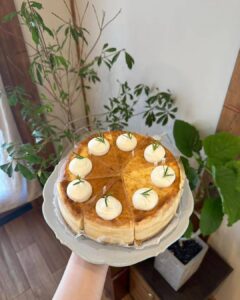 今日のご紹介するケーキは久しぶりに登場する 「ニューヨークチーズケーキ」です🧀。