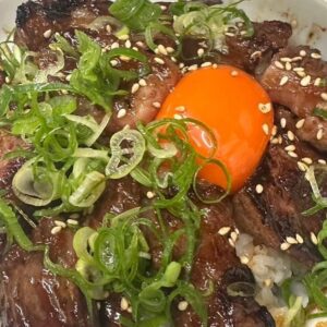 食欲の秋 ハラミ丼をリピして頂くお客様が増えております。