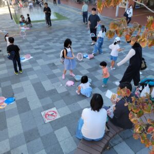 『Soar up 東大阪 』 10月13日【東大阪市熱血取材】俊徳道駅前交通広場「みんなでしゃぼん玉遊び 」に行ってきました。