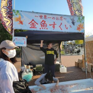 『Soar up 東大阪 』 11月4日【東大阪市熱血取材】東大阪市東花園にある花園ラグビー場花園中央公園で開催されました「東大阪食いだおれ祭り」2日目に行ってきました。