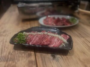 今日は土曜日ということで、みんなで週末の夜は焼肉どうですか⁉️🥩