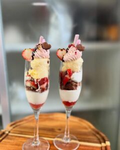 本日バレンタインDAYなので チョコレートのスィーツ多めで用意してお待ちしてます🍓🍫