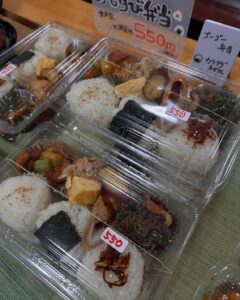 お弁当🍱おむすび できあがりました😳❤︎