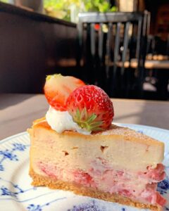 今週の週末デザートはいちご🍓のベイクドチーズケーキです