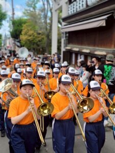 石切中学校吹奏楽部　石切参道商店街パレード