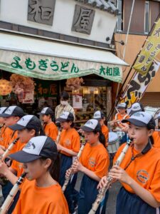 石切中学校吹奏楽部　石切参道商店街パレード