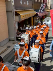 石切中学校吹奏楽部　石切参道商店街パレード
