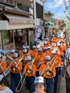 石切中学校吹奏楽部　石切参道商店街パレード