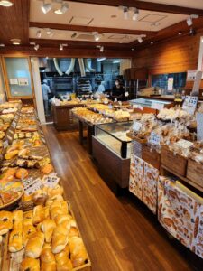 大阪府内でも人気の種類が豊富なパン屋さんの牛肉ゴロっとカレーパン