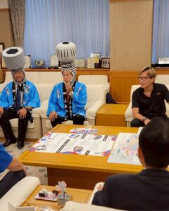 東大阪市役所1階に1600本のねじで大阪・関西万博の会場を再現したジオラマアートが本日より設置