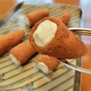 今日からの冷やしドーナツは【メープルクリーム】です