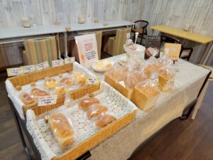 天空のカフェで人気の焼きカレーパン｢Cafe&Bakery Ciel｣