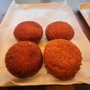 河内小阪で愛されている２つのカレーパン「VIE DE FRANCE 小阪店」