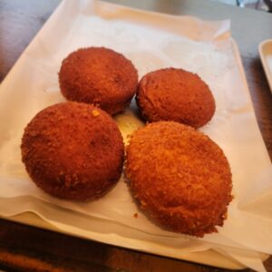 河内小阪で愛されている２つのカレーパン「VIE DE FRANCE 小阪店」