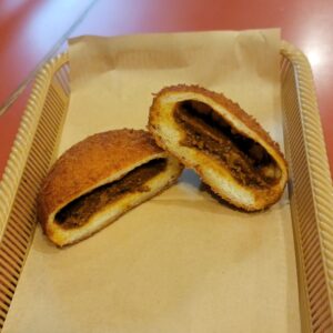 河内小阪で愛されている２つのカレーパン「VIE DE FRANCE 小阪店」