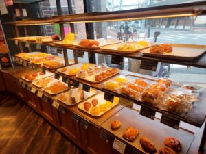 河内小阪で愛されている２つのカレーパン「VIE DE FRANCE 小阪店」