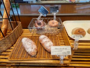 河内小阪で愛されている２つのカレーパン「VIE DE FRANCE 小阪店」