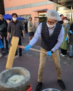 アーバンケア稲田「もちつき大会」開催