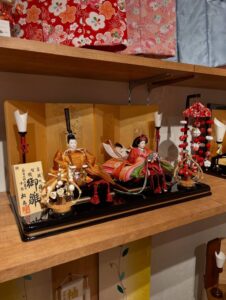 店頭にて、ひな人形販売中です!