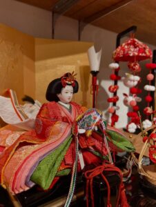 店頭にて、ひな人形販売中です!